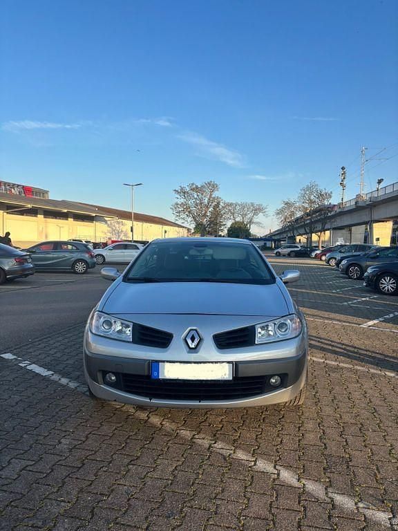 Silber Gebraucht 2004 Renault Mégane Cabriolet Privilege Cabrio | 1.100 € (Guter Preis) - Bild 1/4