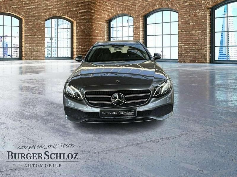 Gebraucht Mercedes E400 Avantgarde 330 PS (242 kW) 2019 Metalliclack selenitgrau Kombi