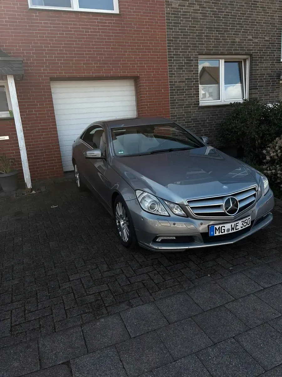 Gebraucht Mercedes E350 231 PS (169 kW) 2010 Silber Coupé