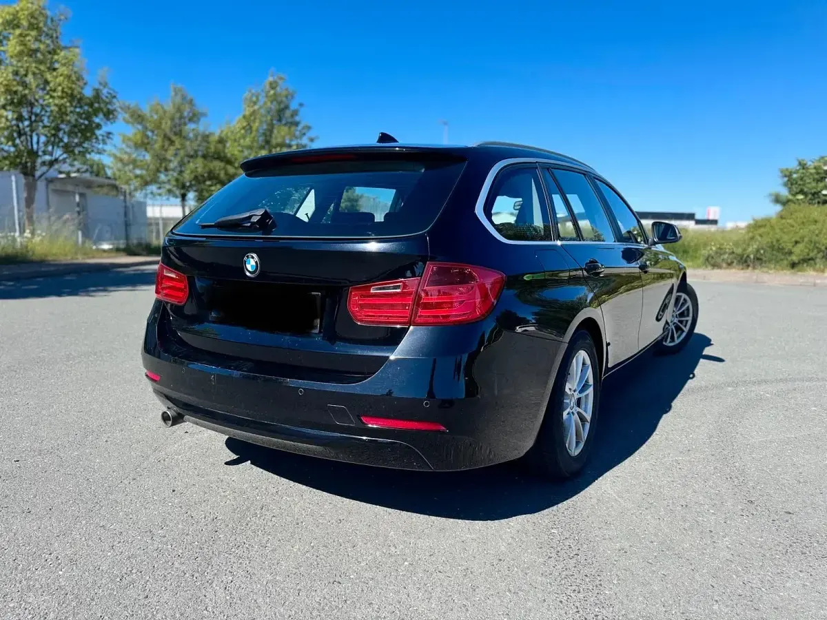 Gebraucht BMW 320 184 PS (135 kW) 2013 Schwarz Kombi