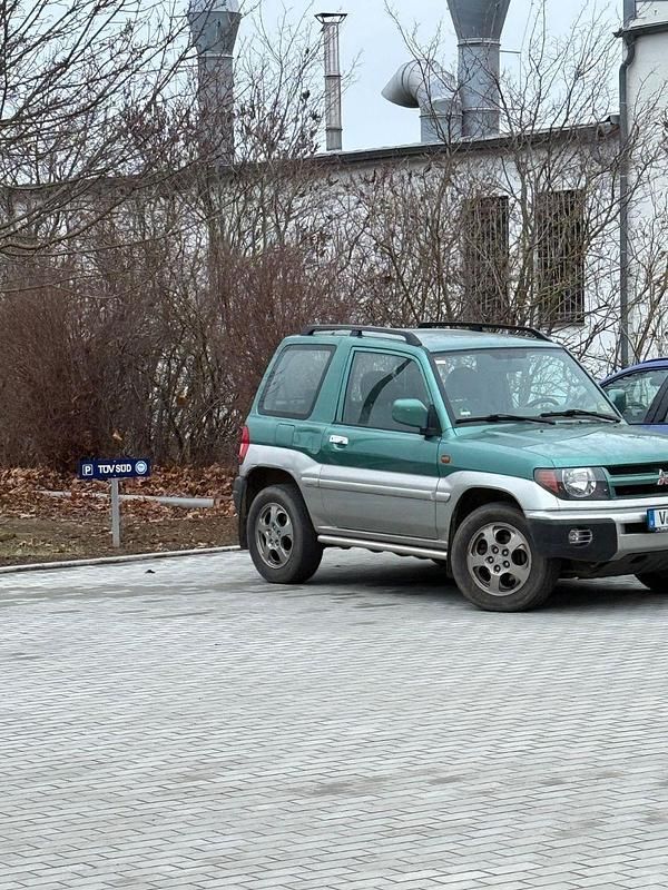 Grün Gebraucht 1999 Mitsubishi Pajero SUV | 4.900 € - Bild 1/2