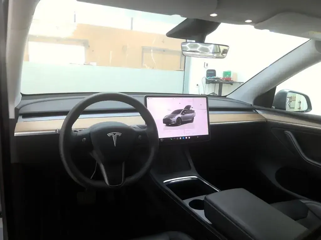 Gebraucht Tesla Model Y Standard Range 225 kW (306 PS) 2024 Grau SUV