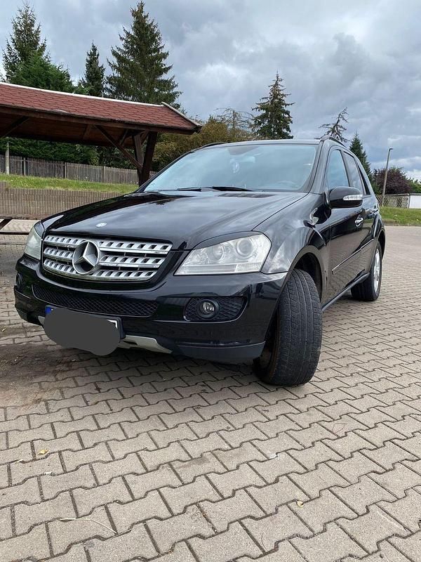 Schwarz Gebraucht 2006 Mercedes ML320 SUV | 8.000 € (Etwas zu teuer) - Bild 1/4