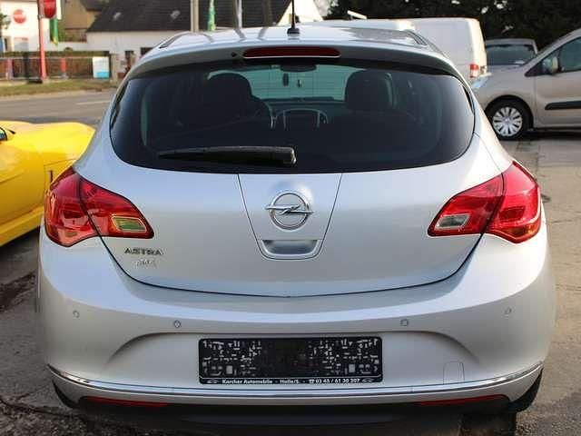 Gebraucht Opel Astra Active 120 PS (88 kW) 2013 Argon silber/ice silver (m2) Kleinwagen