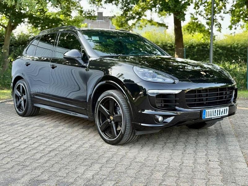 Schwarz Gebraucht 2018 Porsche Cayenne SUV | 37.900 € (Fairer Preis) - Bild 1/4