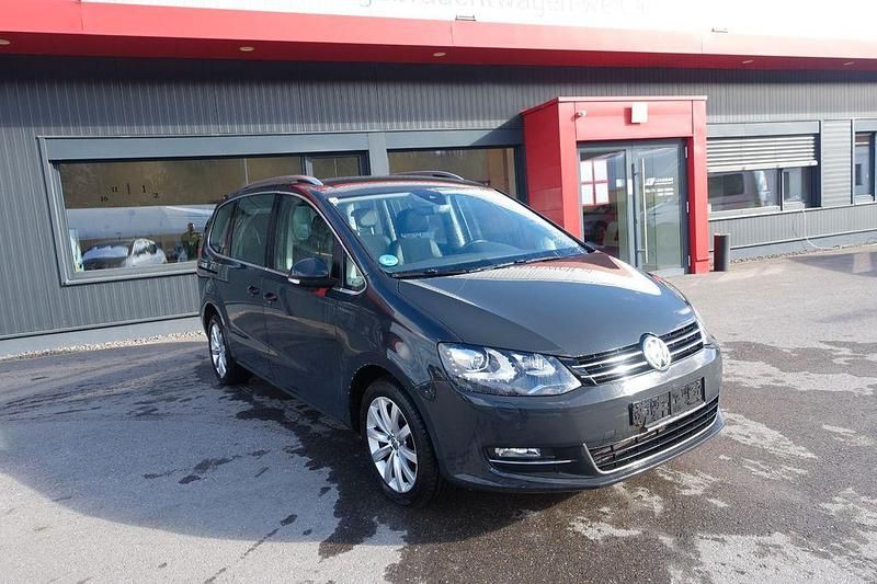 Gebraucht VW Sharan Highline 150 PS (110 kW) 2019 Grau Van / Kleinbus