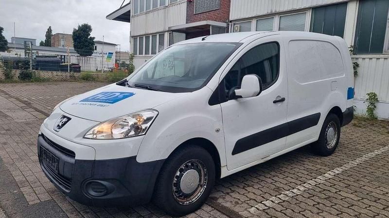 Weiß Gebraucht 2011 Peugeot Partner Comfort Van | 3.990 € (Guter Preis) - Bild 1/4