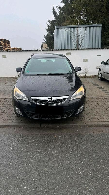 Gebraucht Opel Astra Eco 100 PS (73 kW) 2011 Schwarz Kleinwagen