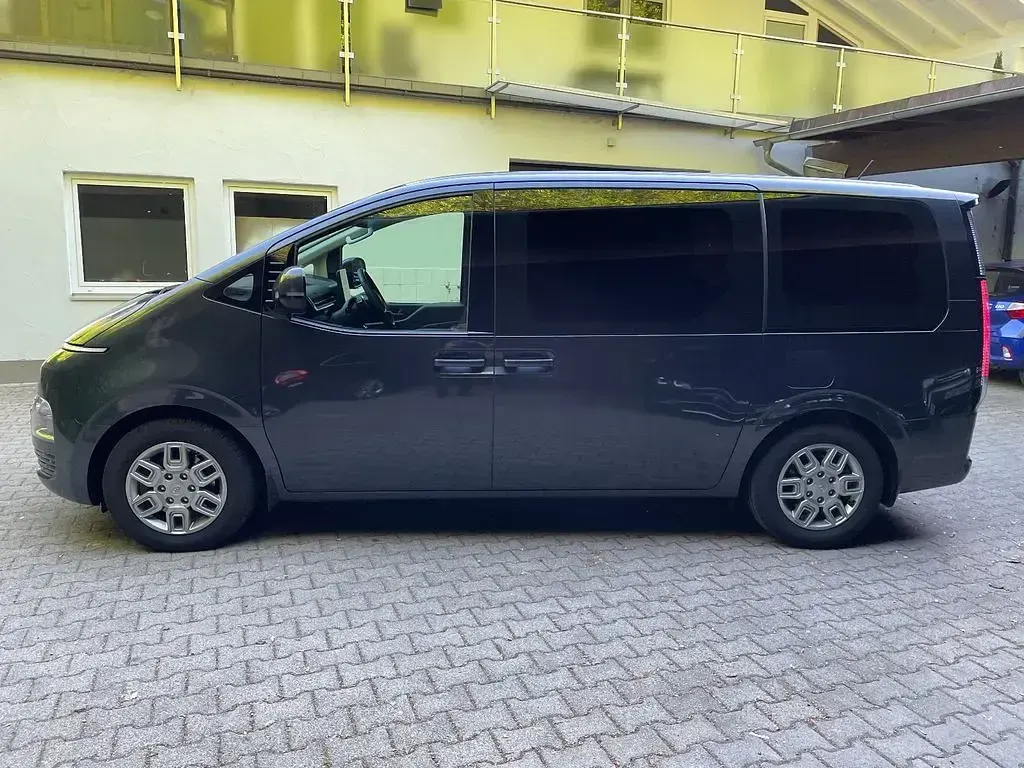 Gebraucht Hyundai Staria Trend 177 PS (130 kW) 2023 Grau Van / Kleinbus