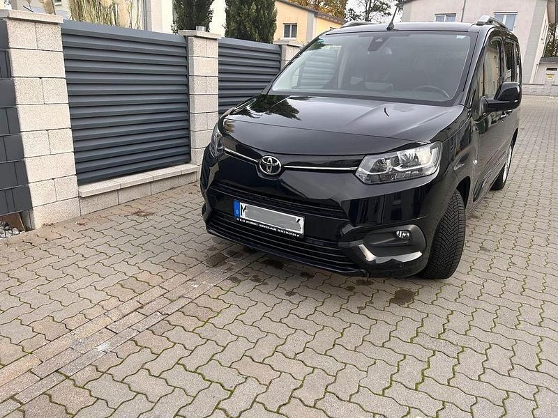 Schwarz Gebraucht 2020 Toyota Proace City City Van | 22.000 € - Bild 1/4