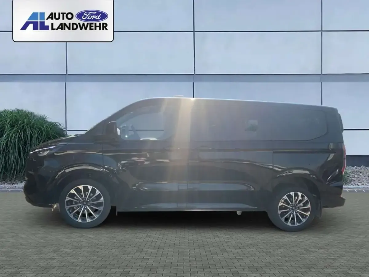 Neu Ford Tourneo Custom Titanium X 170 PS (125 kW) 2026 Obsidianschwarz metallic Van