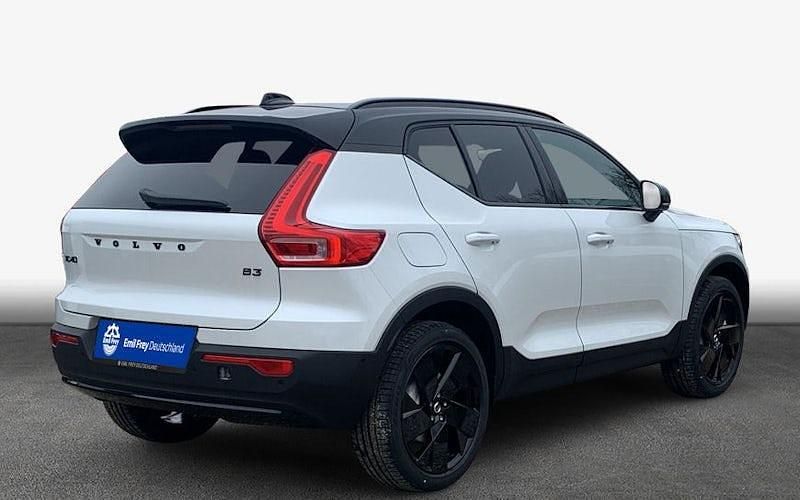 Neu Volvo XC40 Plus 163 PS (119 kW) 2026 Weiß SUV