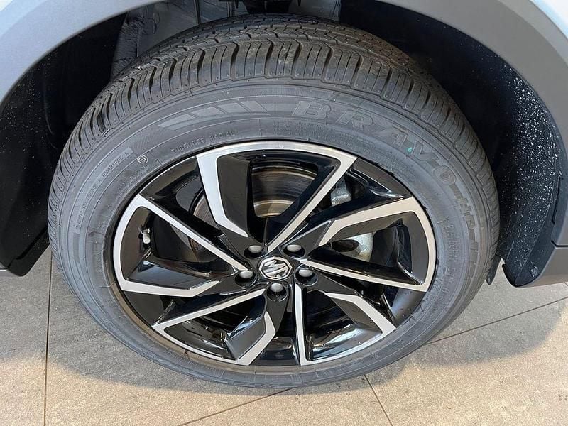 Neu MG ZS Luxury 106 PS (77 kW) 2025 Weiß Limousine