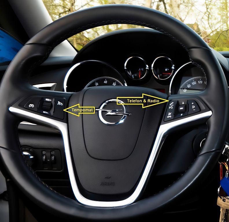 Gebraucht Opel Astra Design Edition 116 PS (85 kW) 2011 Silber Limousine