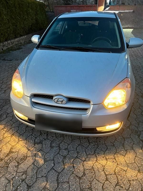 Gebraucht Hyundai Accent 97 PS (71 kW) 2007 Silber Kleinwagen
