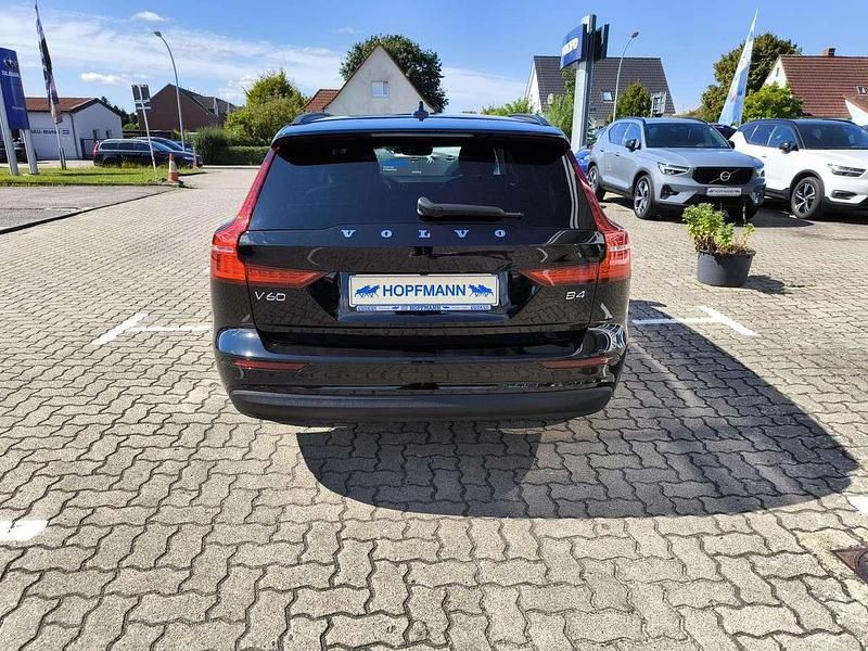 Gebraucht Volvo V60 Core 197 PS (144 kW) 2024 Schwarz Kombi