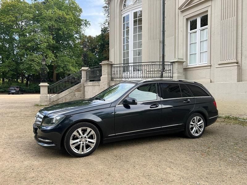 Gebraucht Mercedes C180 156 PS (114 kW) 2012 Schwarz Kombi