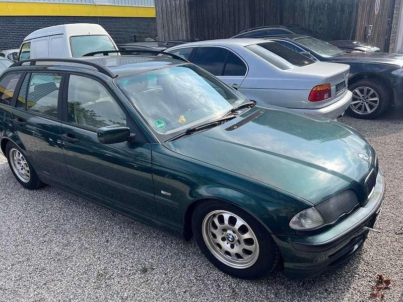 Gebraucht BMW 320 136 PS (100 kW) 2000 Grün Kombi