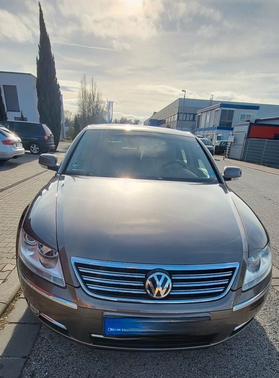 Grau Gebraucht 2010 VW Phaeton Limousine | 13.500 € (Teuer) - Bild 1/4