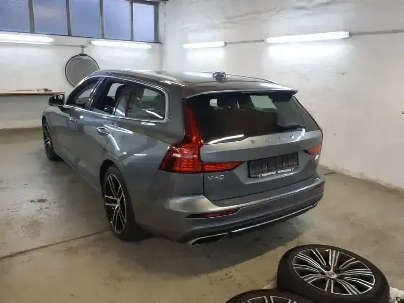 Gebraucht Volvo V60 Inscription 88 PS (64 kW) 2021 Grau Kombi