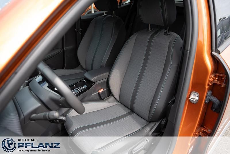 Gebraucht Peugeot e-2008 Allure 100 kW (136 PS) 2022 Orange SUV