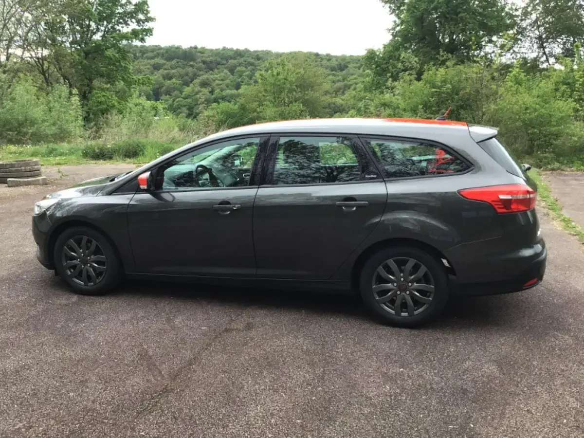 Gebraucht Ford Focus Titanium 120 PS (88 kW) 2014 Grau Kombi