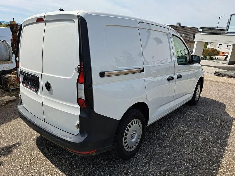 Second-hand VW Caddy 102 CP (75 kW) 2022 Alb Monovolum