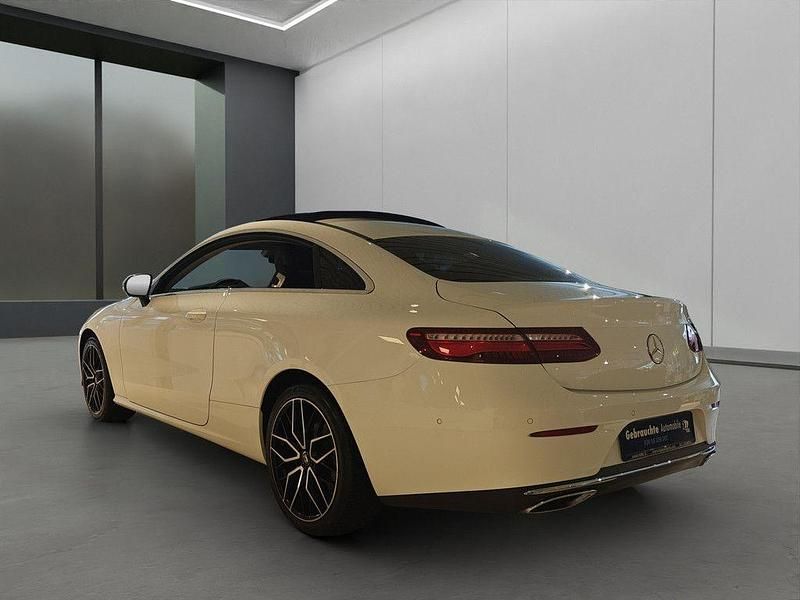 Gebraucht Mercedes E220 Avantgarde 194 PS (142 kW) 2019 Weiss / polarweiß Coupé