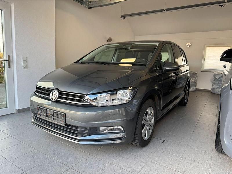 Grau Gebraucht 2016 VW Touran Trendline Van / Kleinbus | 18.650 € (Superpreis) - Bild 1/4