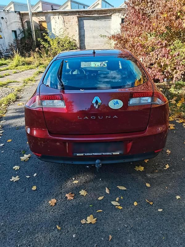 Rot Gebraucht 2010 Renault Laguna III Limousine | 4.500 € (Fairer Preis) - Bild 1/4