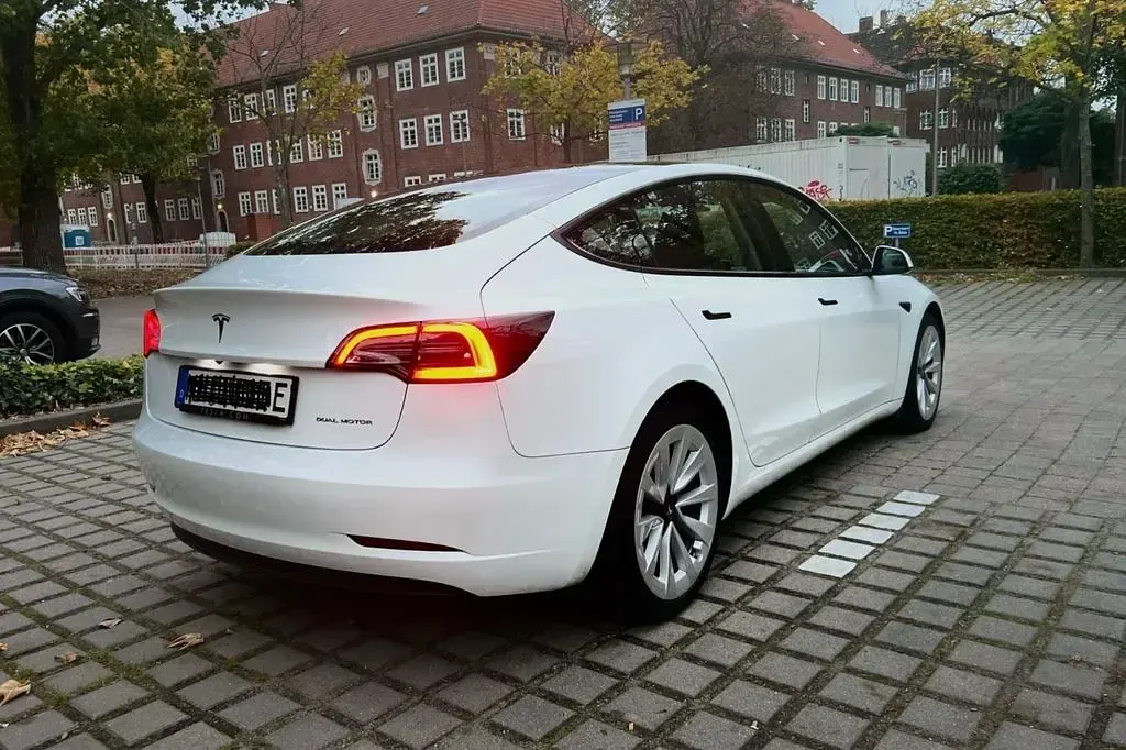 Gebraucht Tesla Model 3 288 kW (392 PS) 2023 Weiß Limousine