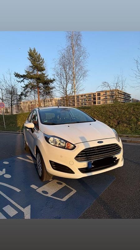 Gebraucht Ford Fiesta Trend 82 PS (60 kW) 2013 Weiß Kleinwagen