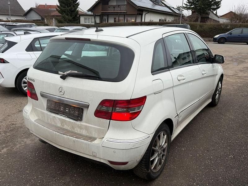 Gebraucht Mercedes B200 136 PS (100 kW) 2009 Weiß Van / Kleinbus