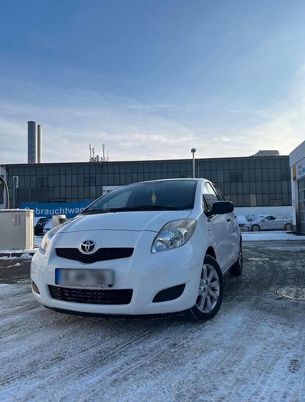 Weiß Gebraucht 2010 Toyota Yaris Kleinwagen | 4.000 € (Fairer Preis) - Bild 1/4