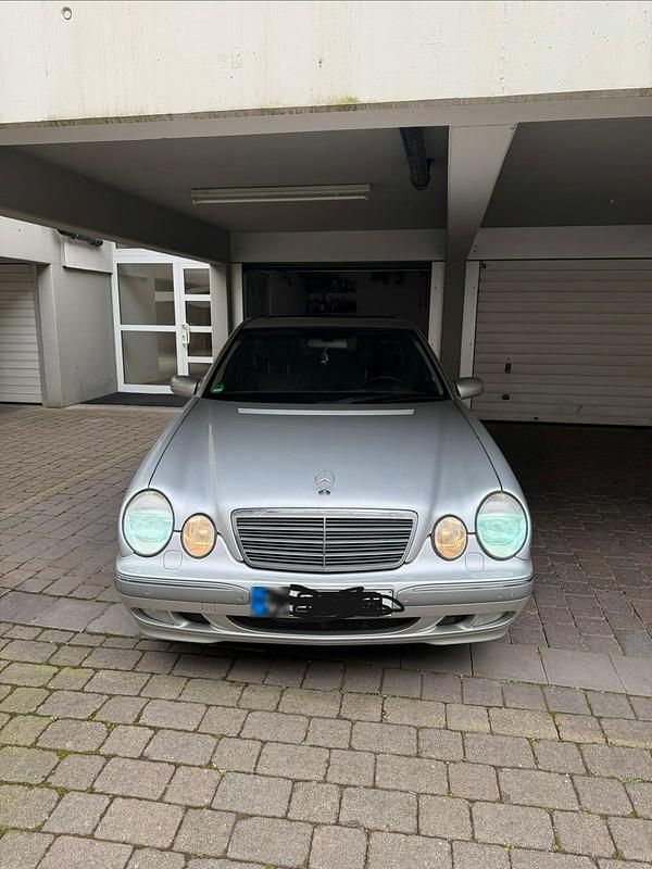 Gebraucht Mercedes E430 279 PS (205 kW) 2001 Grau Limousine