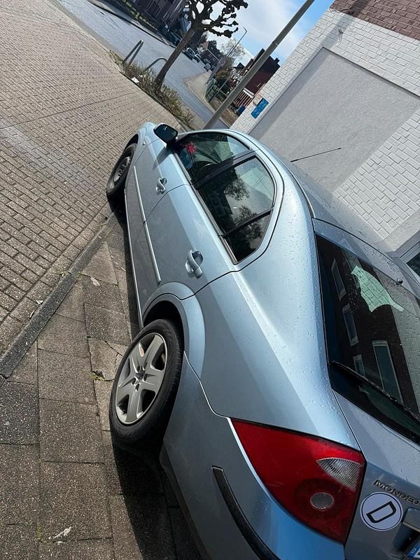 Gebraucht Ford Mondeo 125 PS (91 kW) 2004 Blau Limousine
