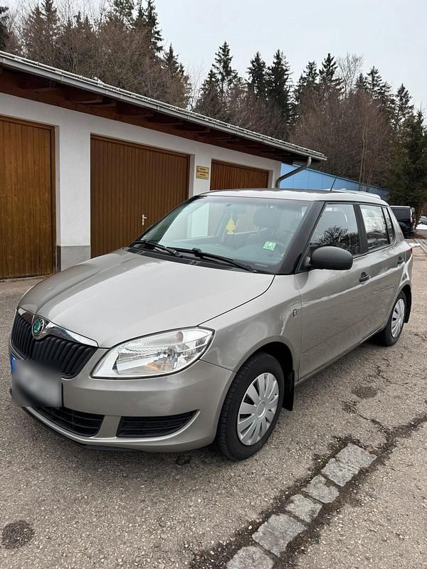 Gebraucht Skoda Fabia 72 PS (52 kW) 2012 Gold Limousine
