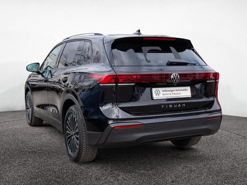 Gebraucht VW Tiguan R 150 PS (110 kW) 2024 Schwarz SUV