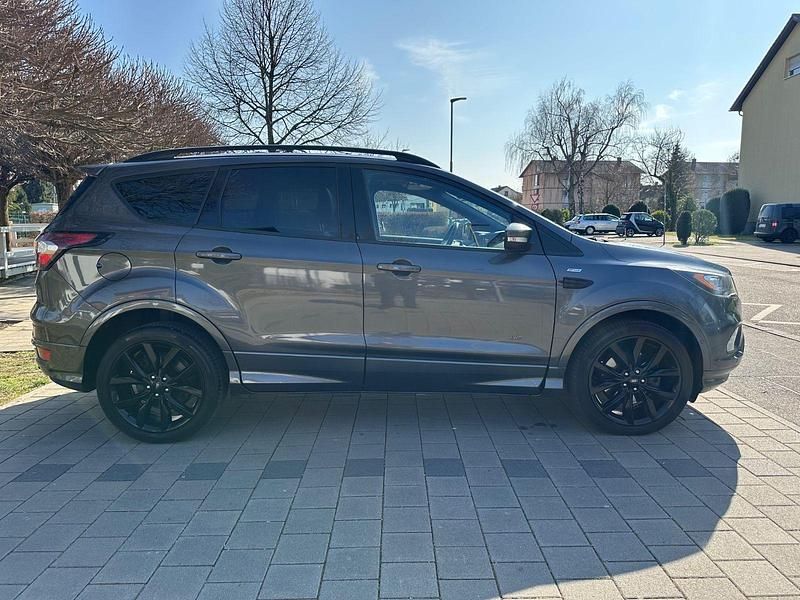 Gebraucht Ford Kuga ST-Line 150 PS (110 kW) 2017 Grau SUV
