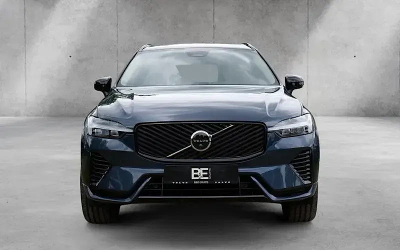 Neu Volvo XC60 Plus 455 PS (334 kW) 2025 Blau SUV