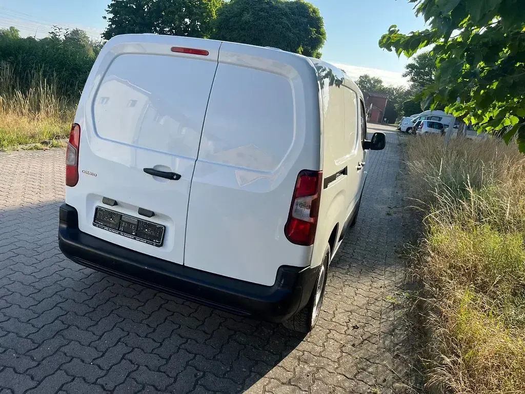Gebraucht Opel Combo 76 PS (55 kW) 2020 Weiß Van / Kleinbus