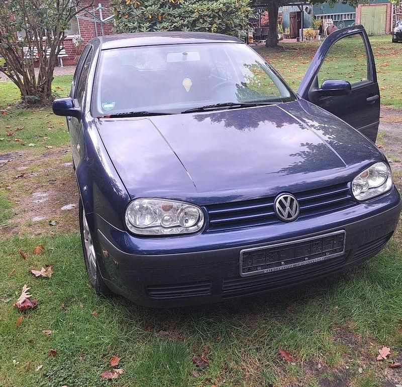 Blau Gebraucht 2001 VW Golf IV Kleinwagen | 800 € (Superpreis) - Bild 1/4