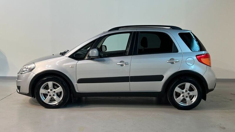 Silber Gebraucht 2010 Suzuki SX4 SUV | 9.850 € (Teuer) - Bild 1/4