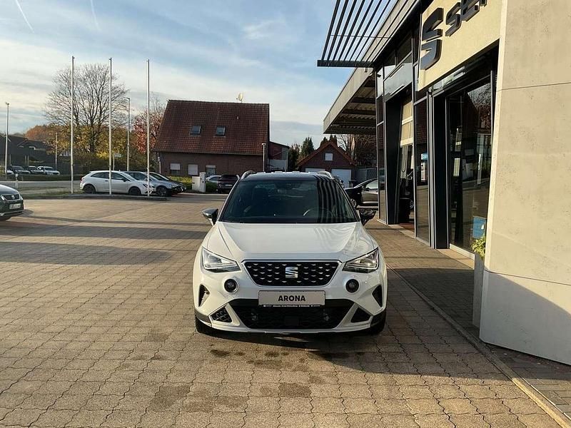 Neu Seat Arona Xperience 116 PS (85 kW) 2025 Nevada weiß/magnetic grau SUV