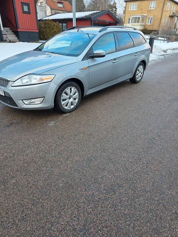 Gebraucht Ford Mondeo 140 PS (102 kW) 2008 Silber Kombi