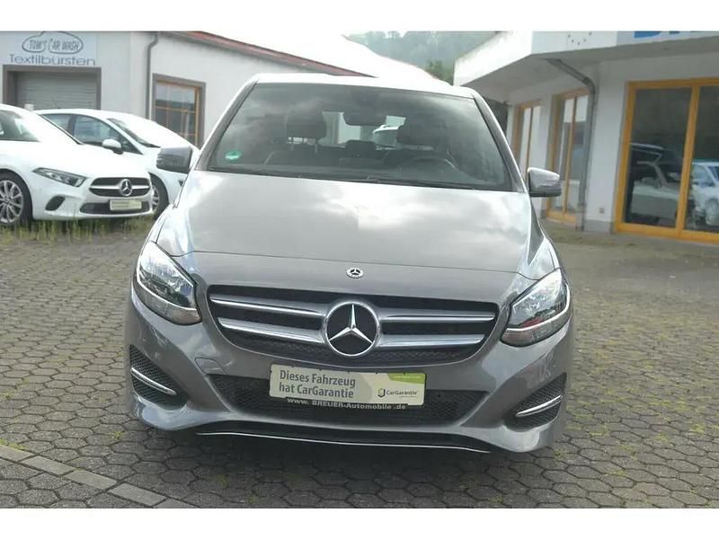 Gebraucht Mercedes B180 122 PS (89 kW) 2018 Mountain (grau) Van / Kleinbus