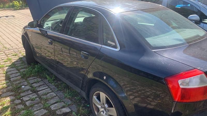 Schwarz Gebraucht 2002 Audi A4 Limousine | 600 € (Superpreis) - Bild 1/3