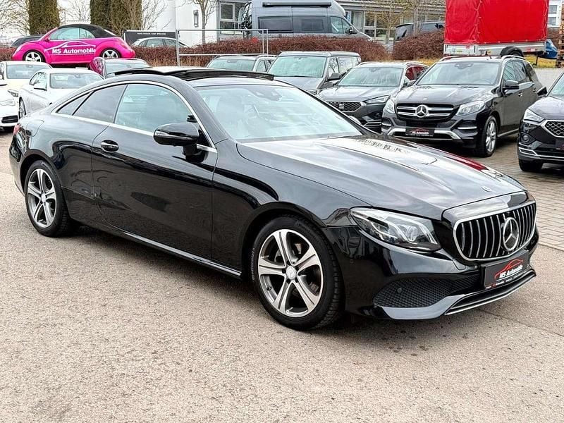 Gebraucht Mercedes E220 194 PS (142 kW) 2017 Schwarz/baltic black Coupé
