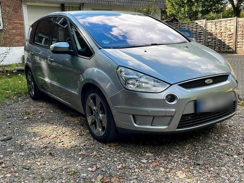 Silber Gebraucht 2010 Ford S-MAX Titanium S Van / Kleinbus | 4.800 € (Superpreis) - Bild 1/4
