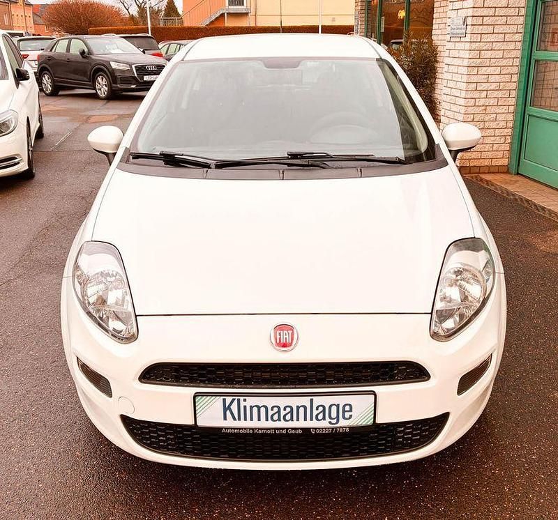 Gebraucht Fiat Punto Pop 69 PS (50 kW) 2015 Weiß Kleinwagen